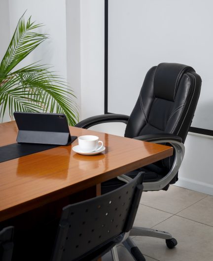 still-life-office-chair-indoors_port